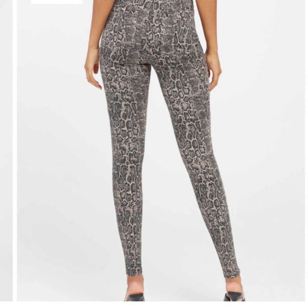 🐍❤️SPANX Jeanish Leggings❤️🐍